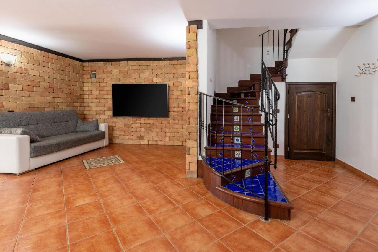 Alelida Villa Con Piscina チーニジ エクステリア 写真