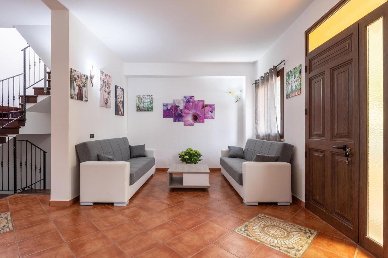 Alelida Villa Con Piscina チーニジ エクステリア 写真