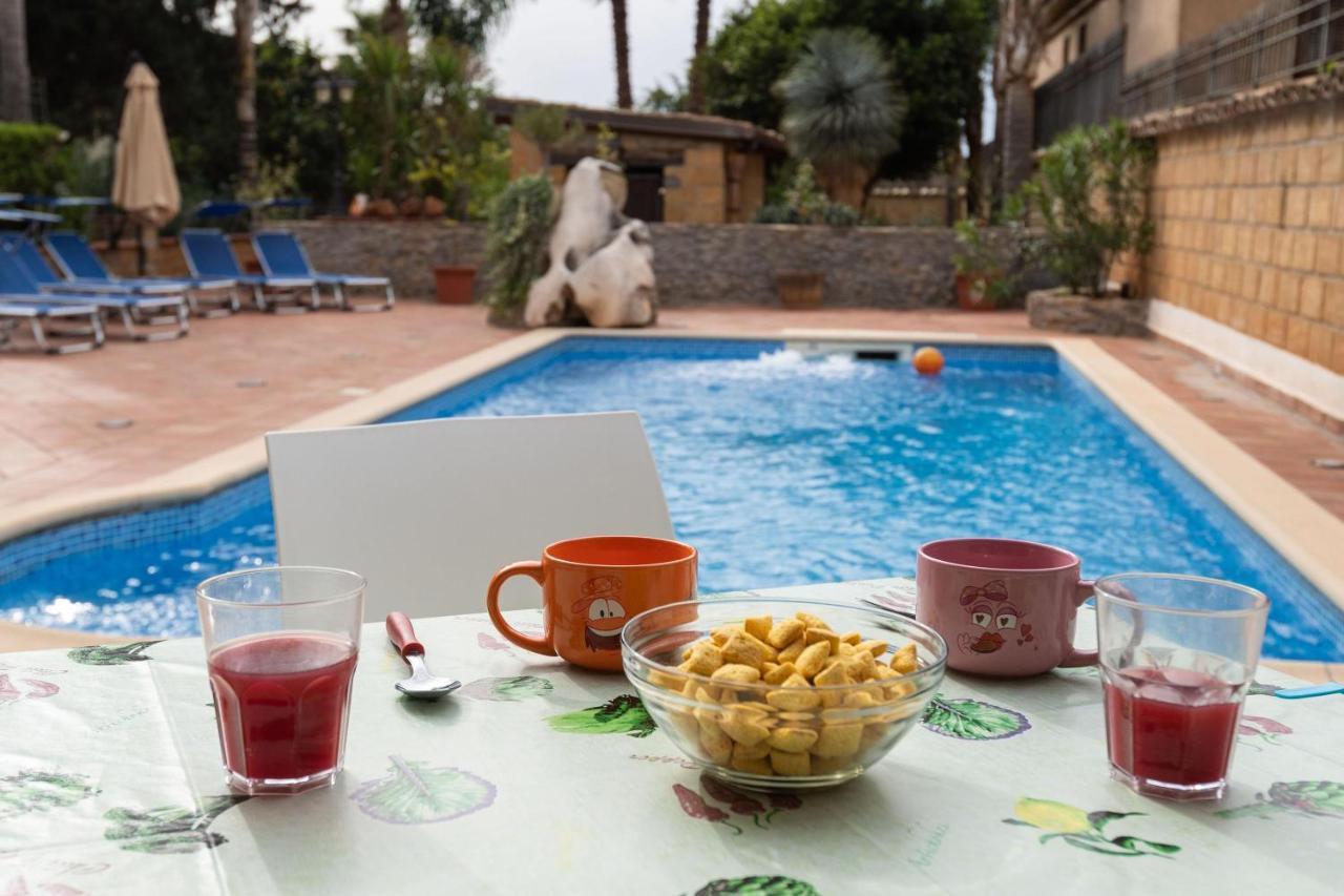 Alelida Villa Con Piscina チーニジ エクステリア 写真