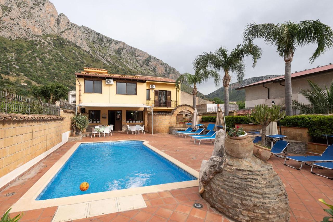 Alelida Villa Con Piscina チーニジ エクステリア 写真