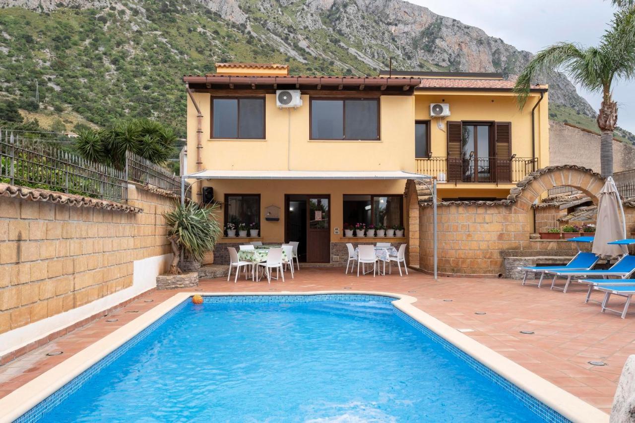 Alelida Villa Con Piscina チーニジ エクステリア 写真