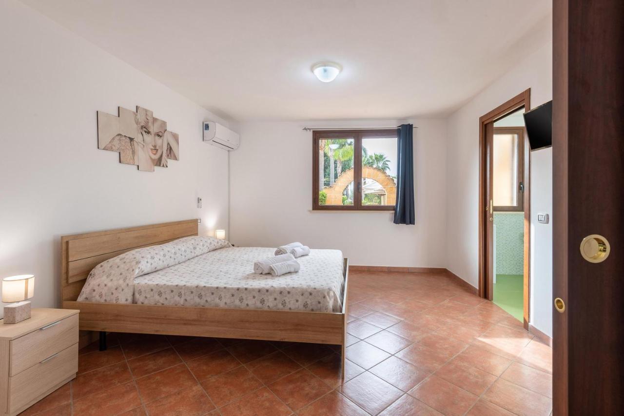 Alelida Villa Con Piscina チーニジ エクステリア 写真