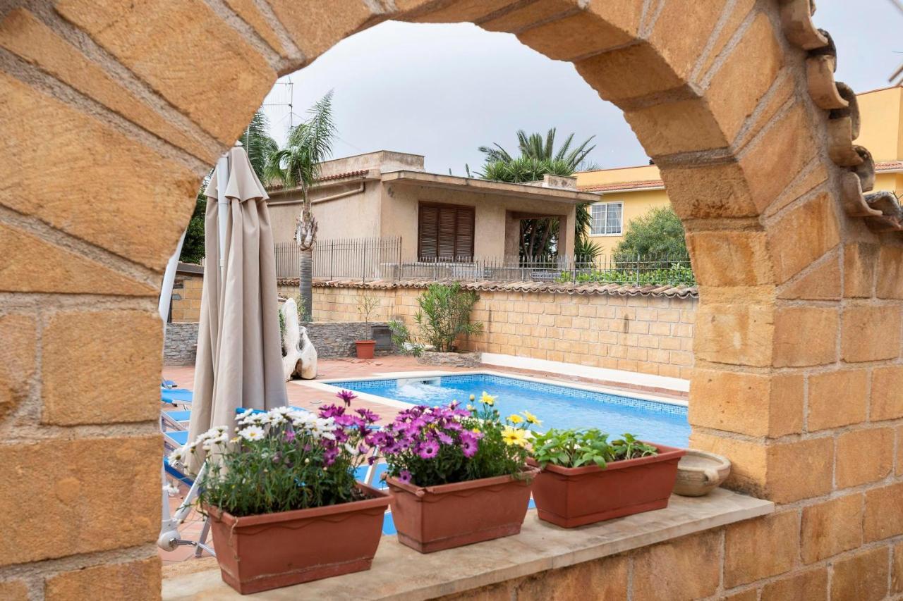 Alelida Villa Con Piscina チーニジ エクステリア 写真